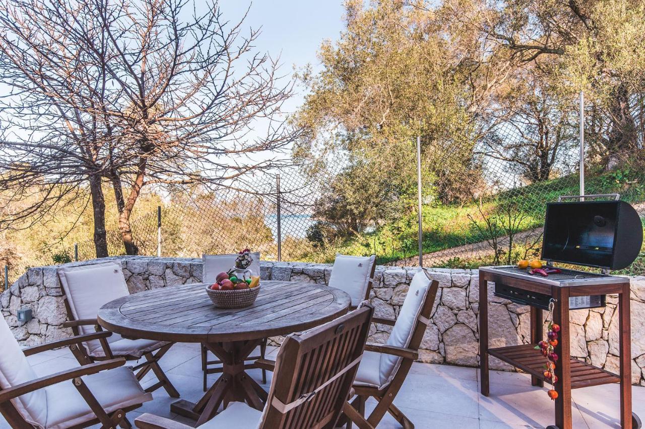 Villa Breeze & Villa Coco By Konnect, Avlaki Beach Kassiopi Exterior photo